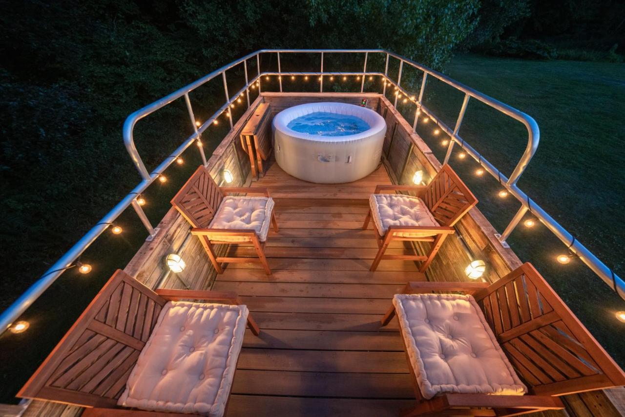 Delightful 2 Bed Double Decker Bus With Hot Tub Hotell Uckfield Exteriör bild