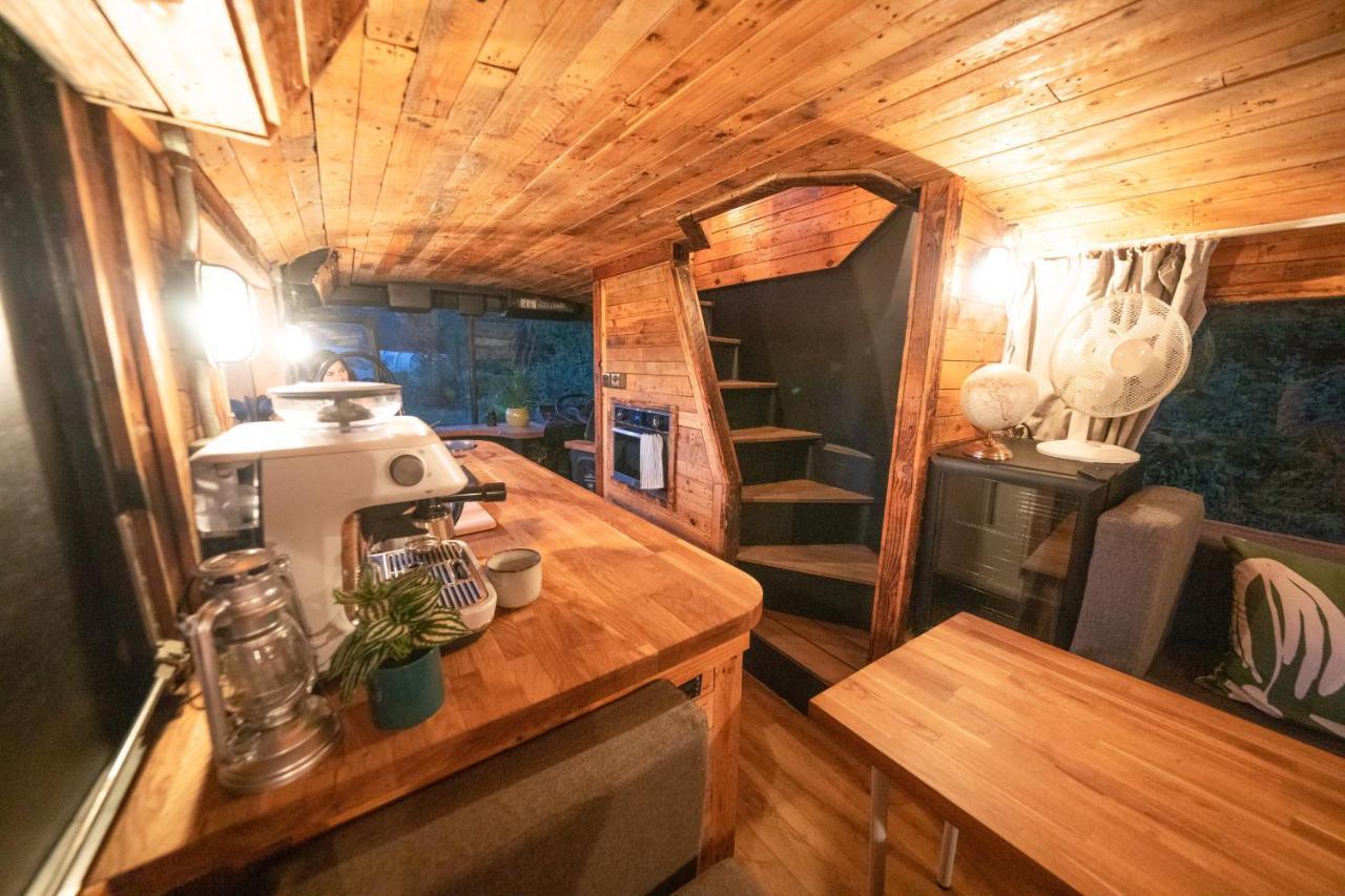 Delightful 2 Bed Double Decker Bus With Hot Tub Hotell Uckfield Exteriör bild