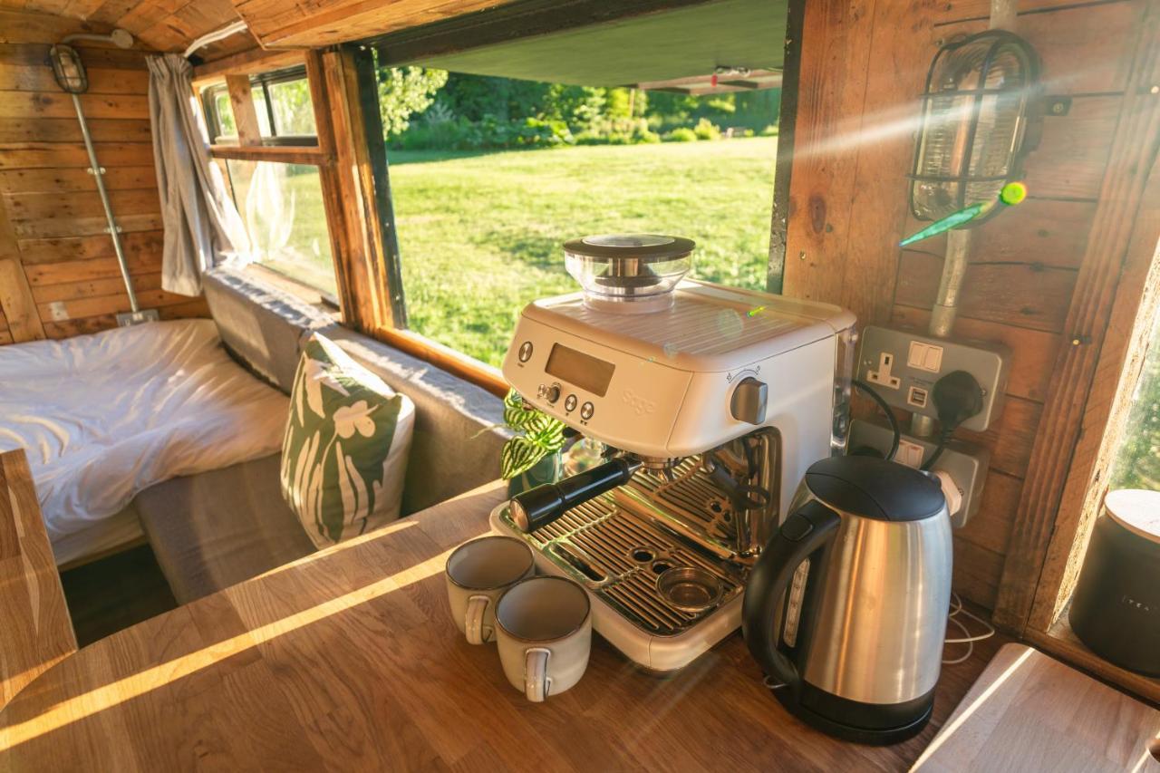 Delightful 2 Bed Double Decker Bus With Hot Tub Hotell Uckfield Exteriör bild