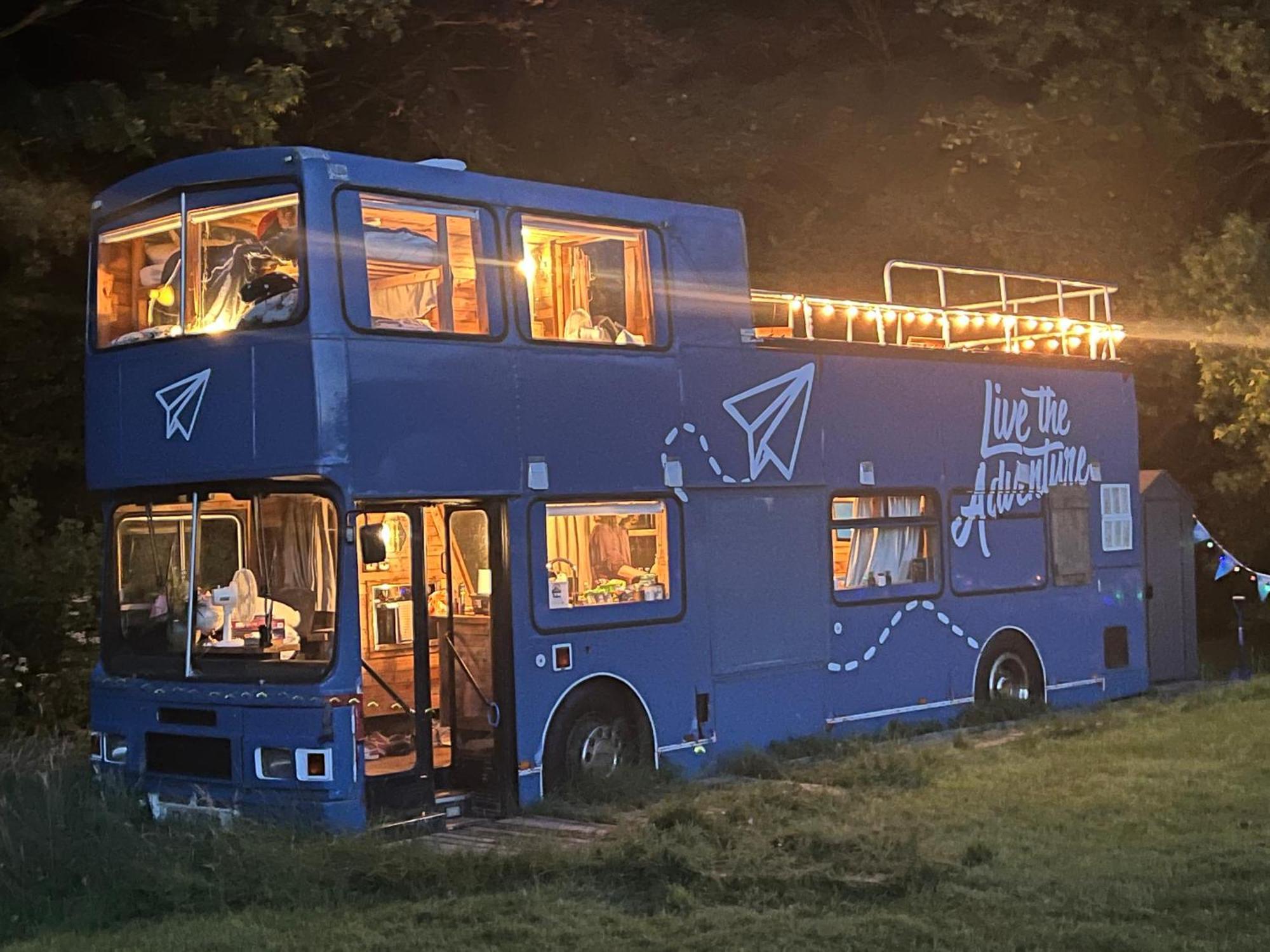 Delightful 2 Bed Double Decker Bus With Hot Tub Hotell Uckfield Exteriör bild